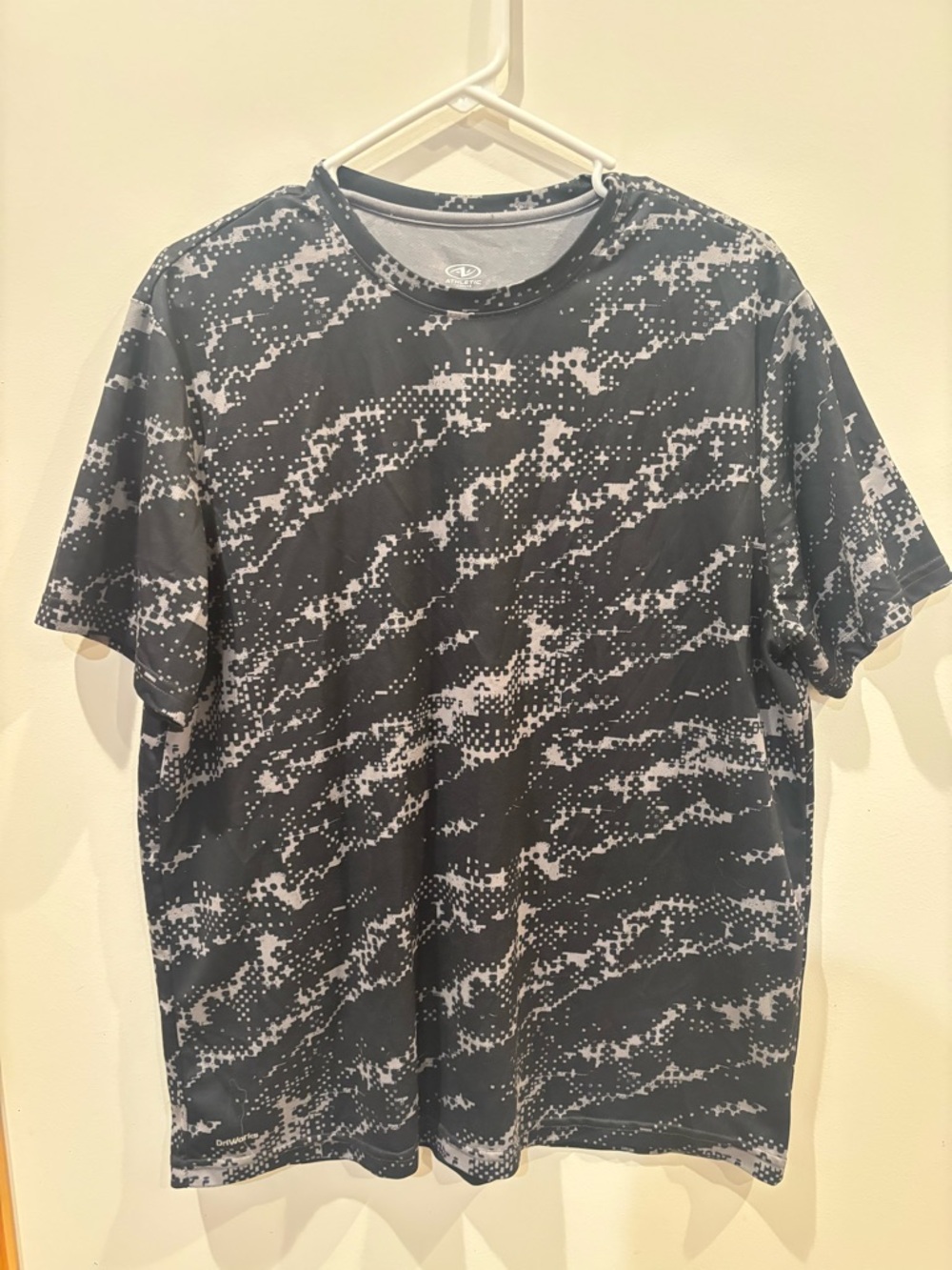 Men’s L Athletic Works Black & Gray Tee